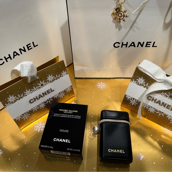 โ๏ธ HOLIDAY GIFTAWAY ALL THINGS LOUIE VUITTON & CHANEL โ๏ธ๐๐
๐ - Picture 6 of 15